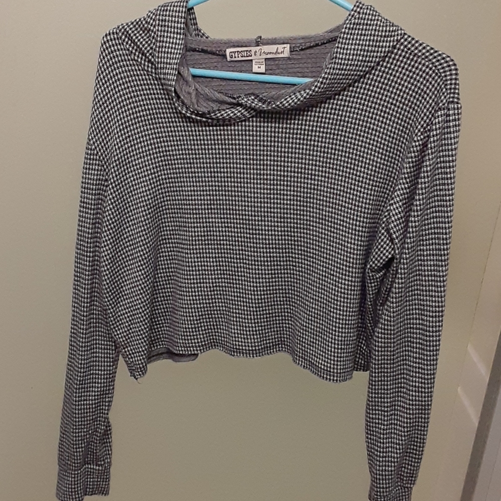 Black and white sweatshirt